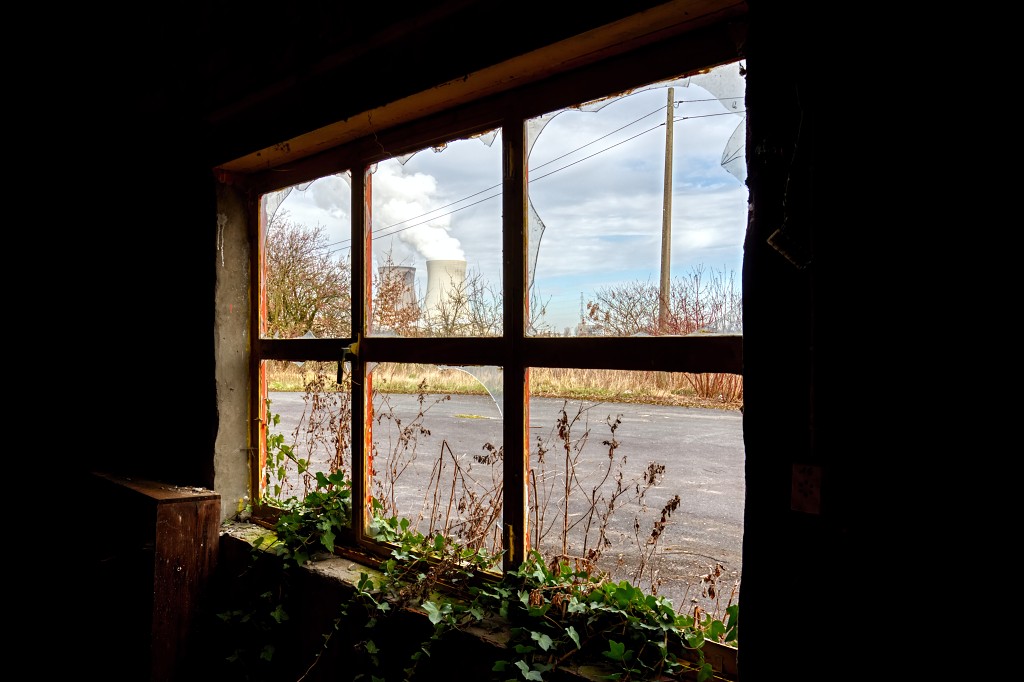 HDR Doel belgie belgique urbex decay verlaten spookdorp spookstad kerncentrale graffiti